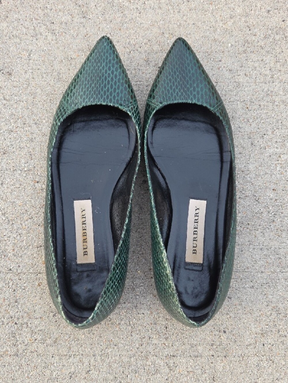BURBERRY Green Pointed Snakeskin-Texture Flats Sz 38EU - Picture 8 of 8